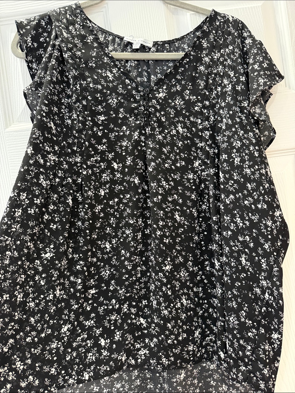 Black Floral V-Neck Ruffle Sleeve Blouse